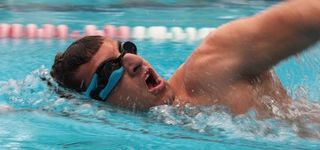 Goggle-mounted heart rate monitor with real time feedback
